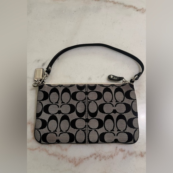 COACH SIGNATURE C LOGO CANVAS BLACK/CREAM SKINNY 2 ZIP POCKET WRISTLET PURSE 👀 - Picture 3 of 7